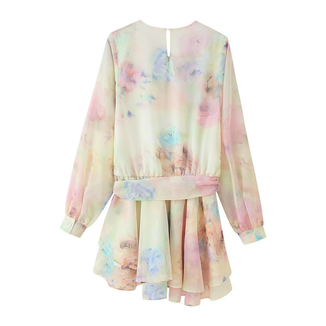 Femme Flydende Floral Mini Kjole med Spidse Detalje Stilla