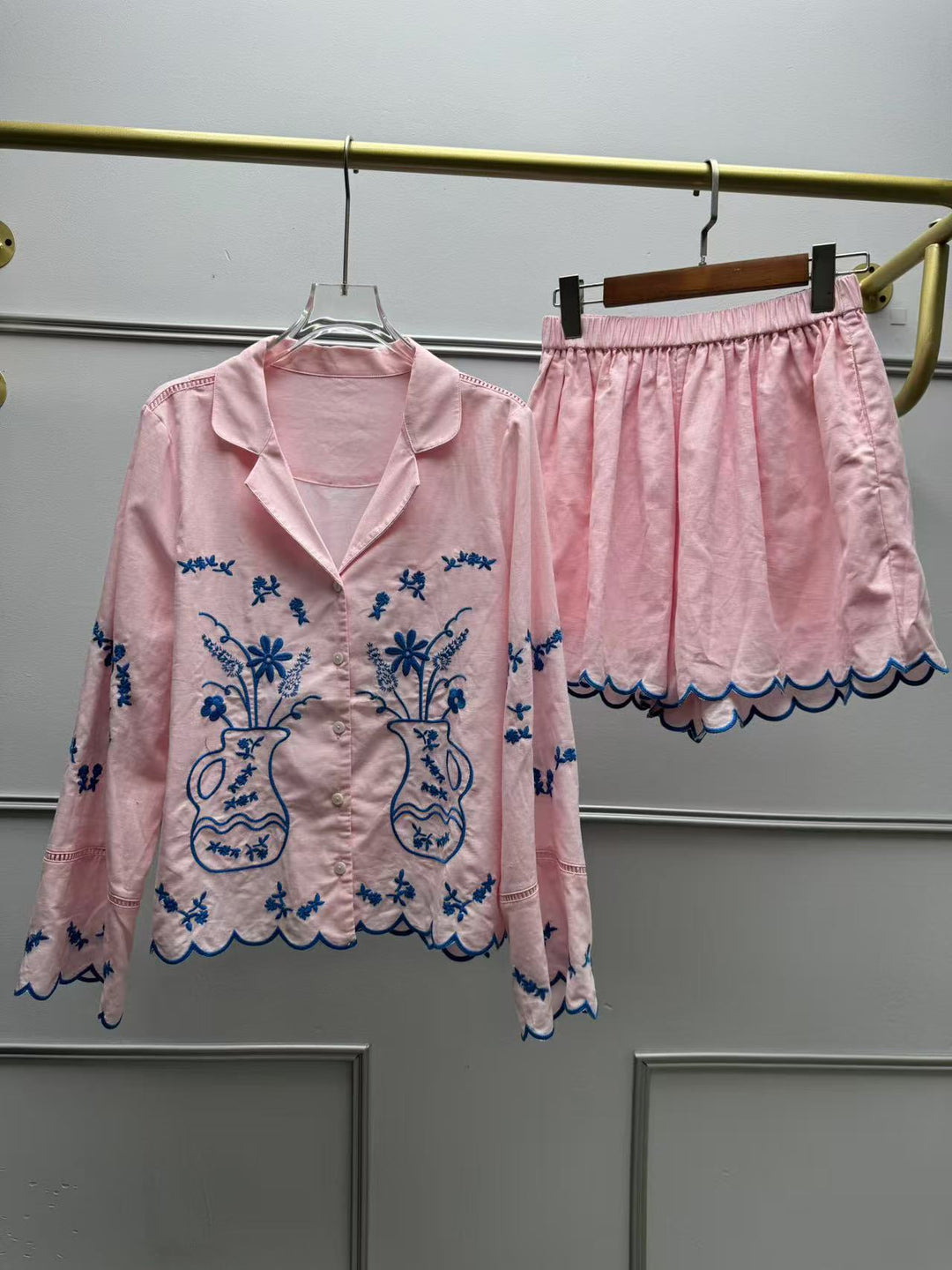 Damebluse med håndlavede florale broderier og løs pasform Stilla