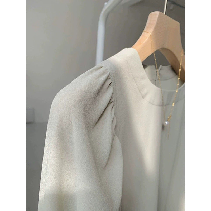 Damer elegant bluse med afslappede pufærmer og fint stof Stilla