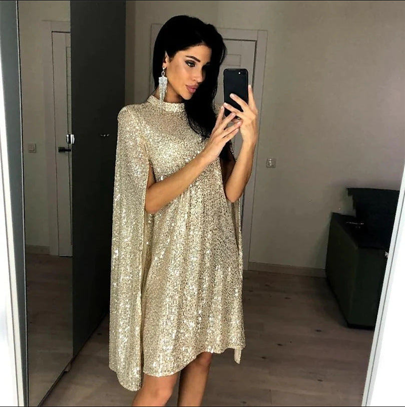 Kvinder Glitrende Cocktailkjole med elegant Cape-design Stilla