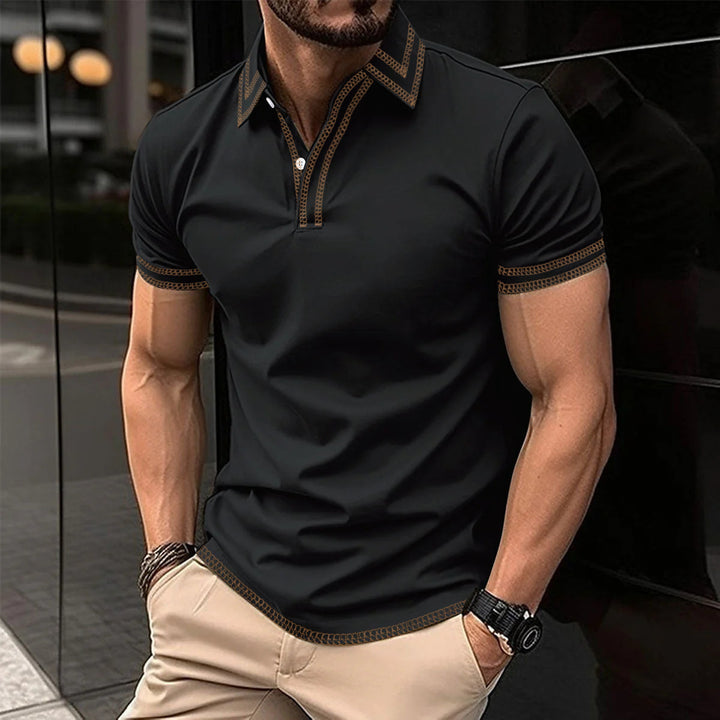 Stilfuld herre-polo med trendy broderidetaljer Stilla