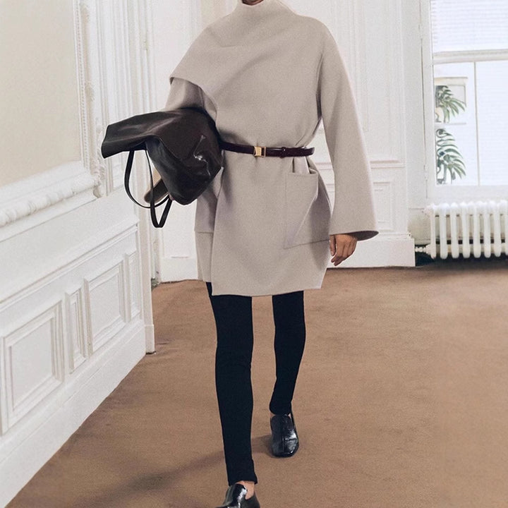 Dame overgangsjakke med asymmetrisk snit og elegant revers Stilla