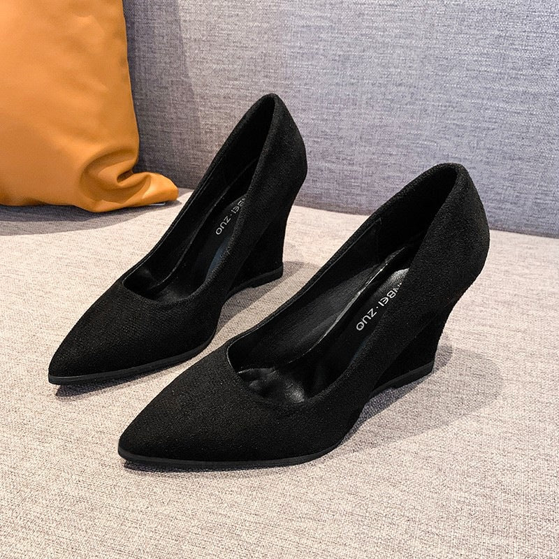 Dame Wedge-Pumps med spids toe område og behagelig indvendig polstring Stilla