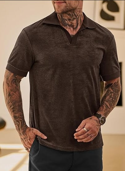 Herre polo shirt lavet af blødt bomuldsblanding med moderne V-halsudskæring Stilla