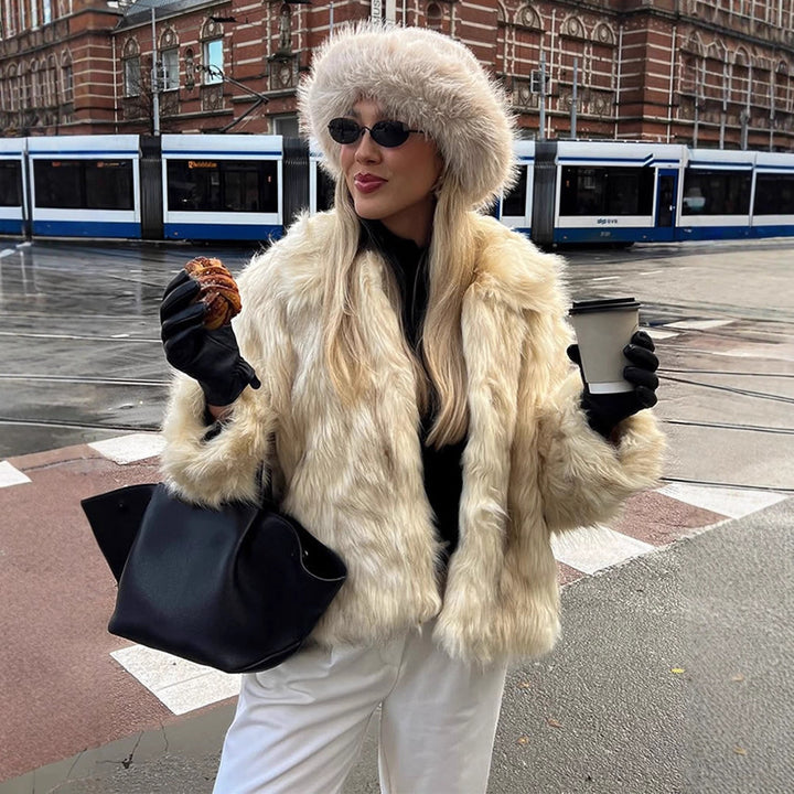 Dame kunstpelsjakke med luksuriøs krave og elegant snit Stilla