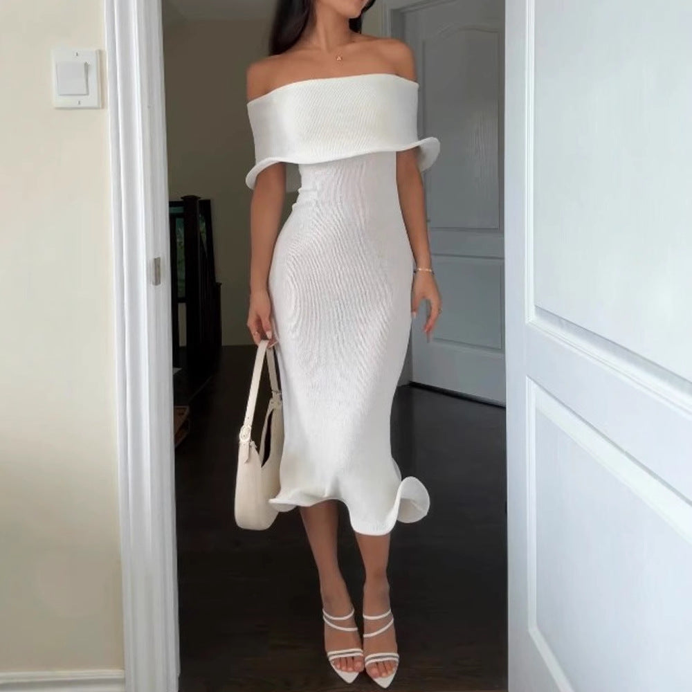 Dame elegant Off-Shoulder kjole med flydende kant og struktureret materiale Stilla