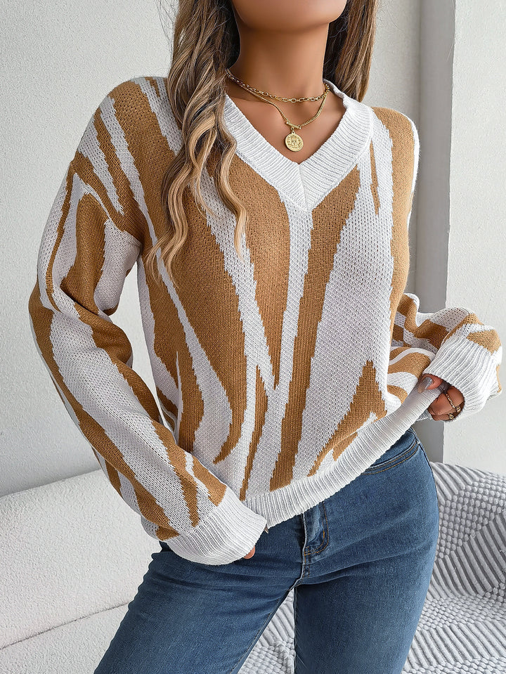 Dame oversized striktrøje med V-udskæring og iøjnefaldende mønster Stilla