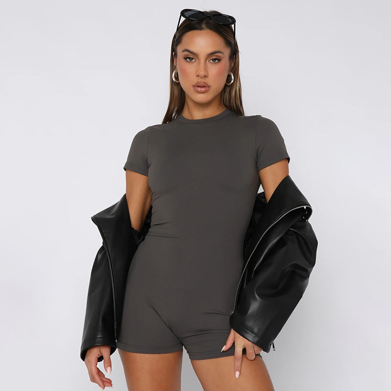 Dame jumpsuit med figursyet snit og kortærmet design Skovae