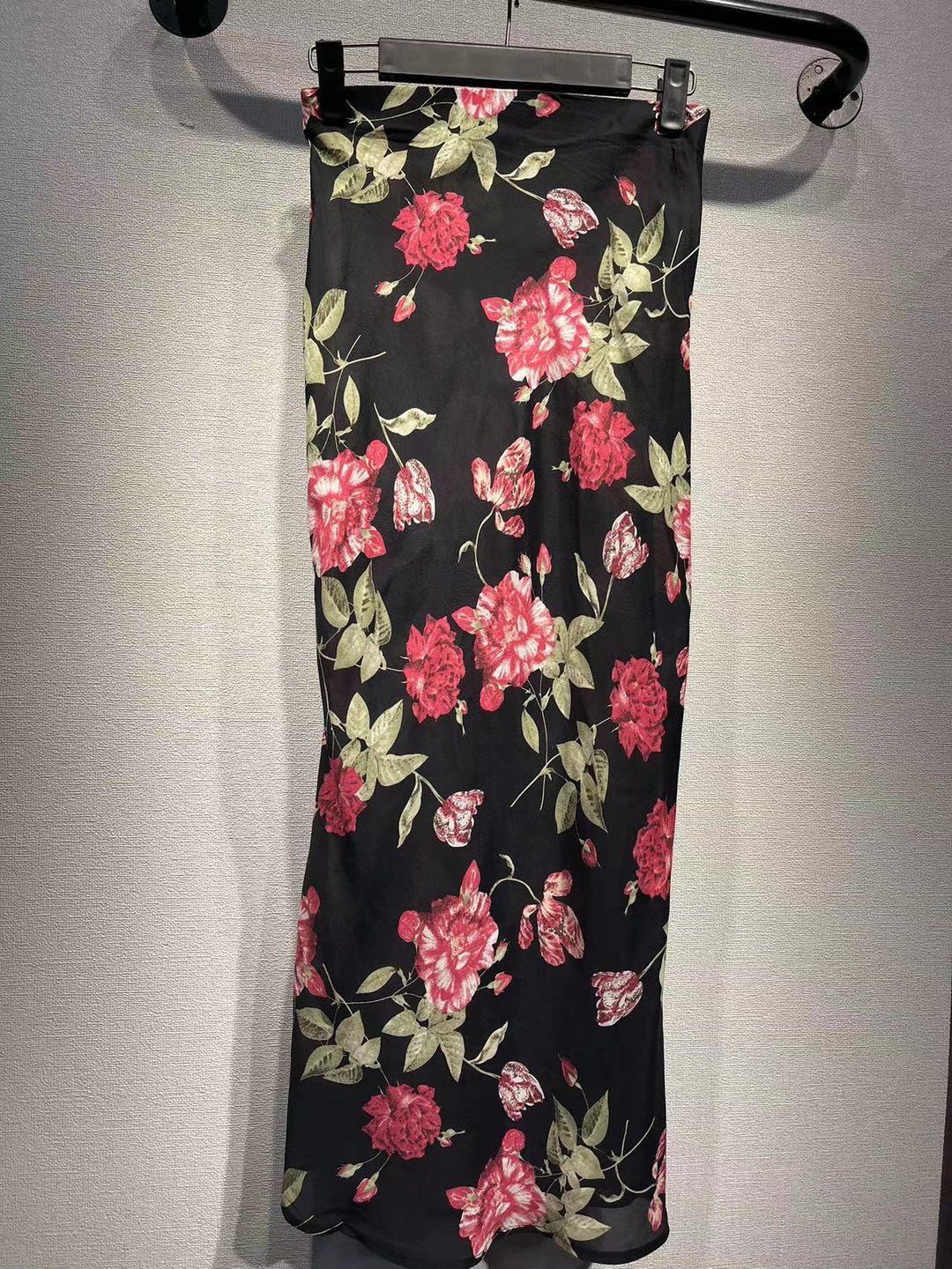 Dame sommerkjole med floralt design og blødt stof Stilla