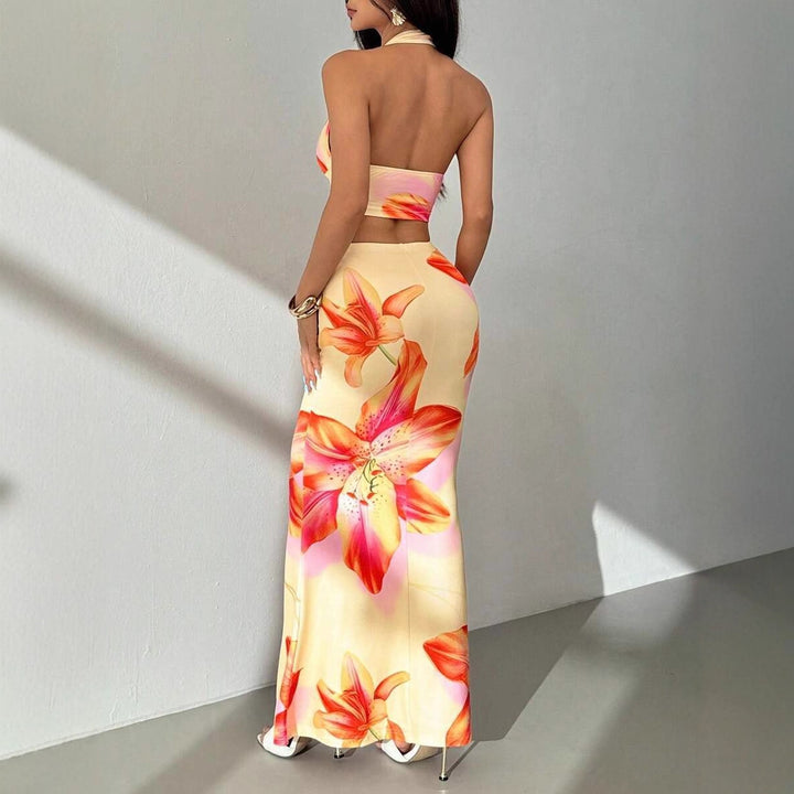 Dame To-delt Sommeroutfit med blomstret design og elegant V-hals Skovae