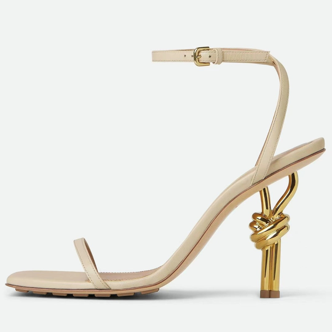 Femme High-Style Remsandaler med skulpturel knudeaccent Stilla