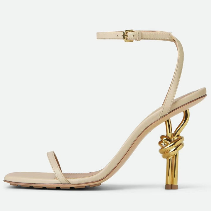 Femme High-Style Remsandaler med skulpturel knudeaccent Stilla