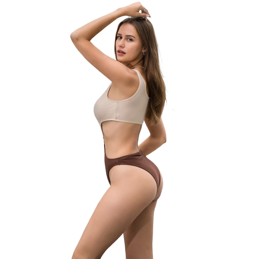 Dame Én-delt Badedragt med moderigtigt Cut-Out og Ringdetalje Stilla