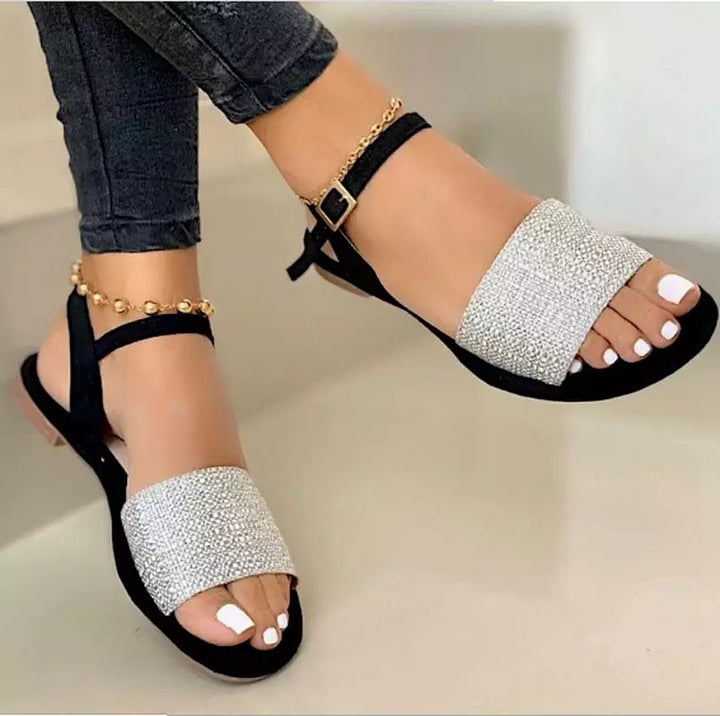 Dame nan flade sandal med bred strassbånd og justerbar ankelrem Skovae