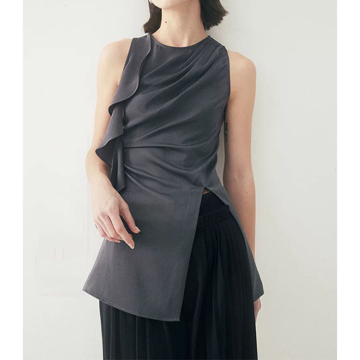 Dame ærmeløst top med elegant drapering og asymmetrisk snit Stilla