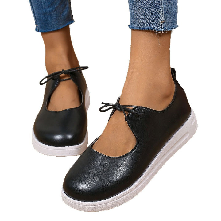 Dame Sneakers med cut-out-design og komfortabel platform Stilla