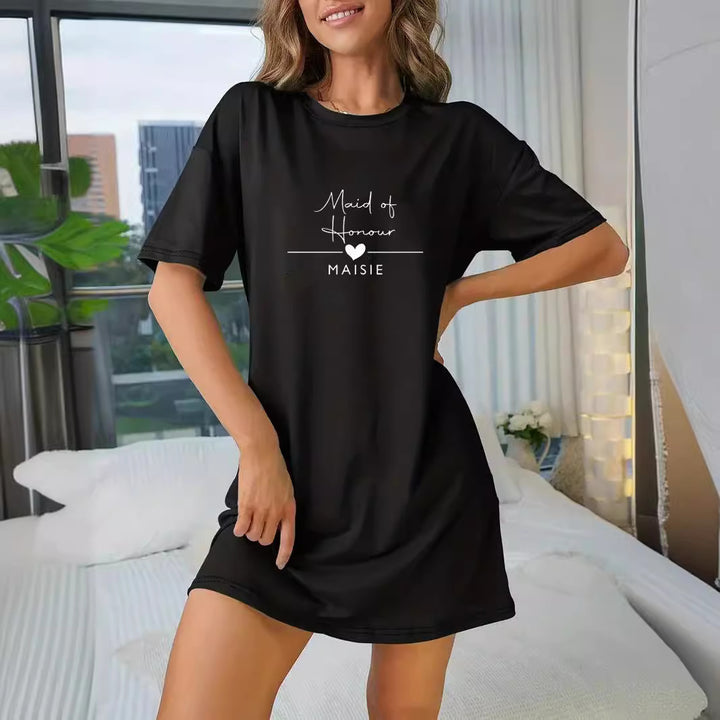 Dame T-shirt kjole med kunstnerisk blomsterdesign og tætsiddende snit Skovae
