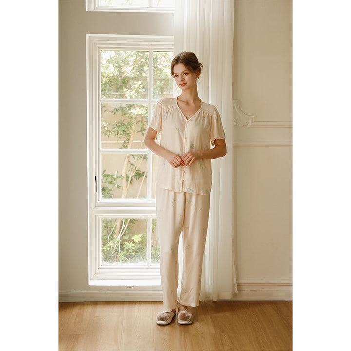Dame åndbar pyjamas-sæt med blomstret design og elegant knapliste Stilla