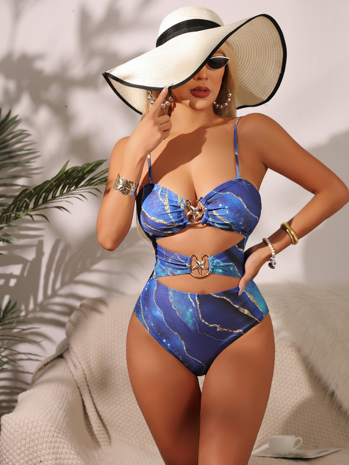 Dame Bikini sæt med spændende cut-out design og glansfuld accent Stilla