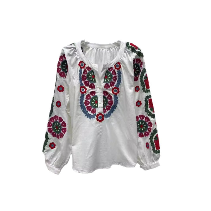 Dame broderet bluse med kreative blomsterapplikationer og fine knapdetaljer Stilla