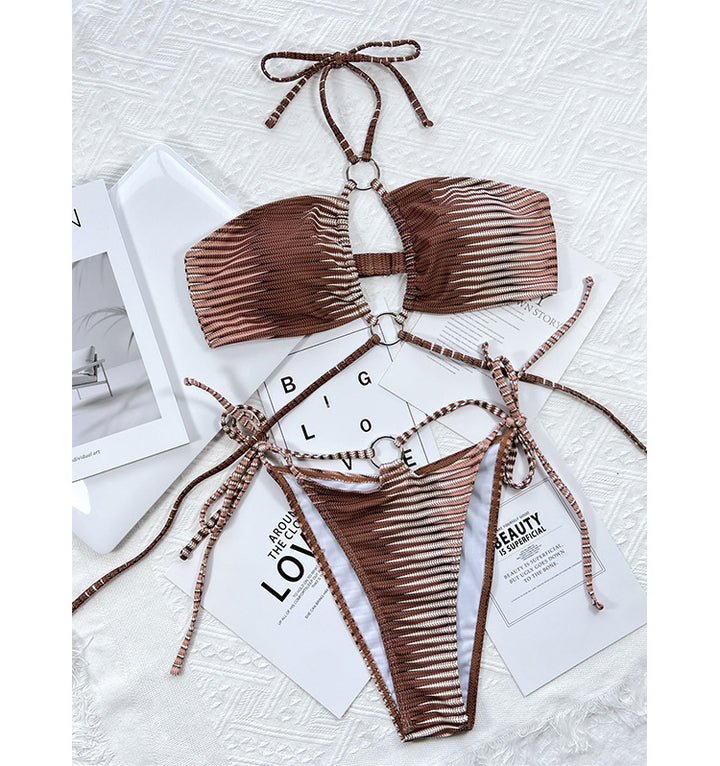Dame Triangel-Bikini med innovativ ringdetalje og trendy bånd Stilla