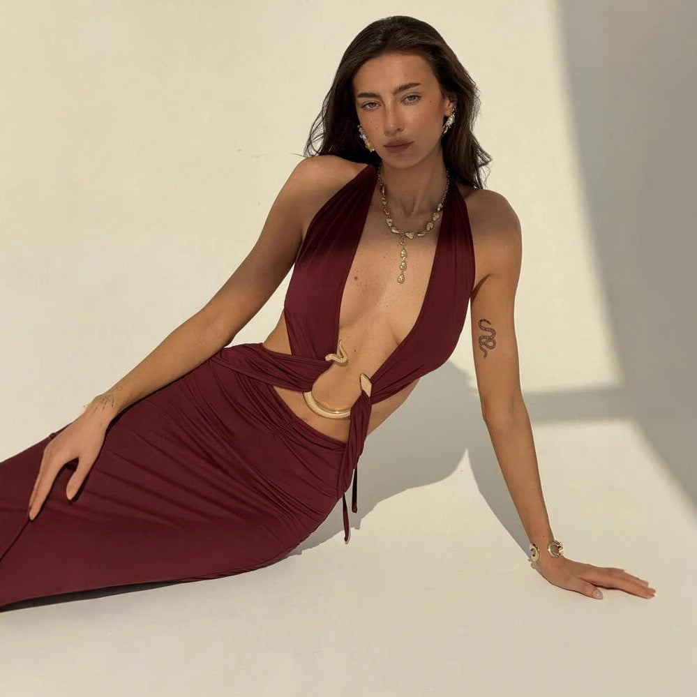 Dame Maxi-kjole med forførende halterneck og elegante cut-out-detaljer Skovae