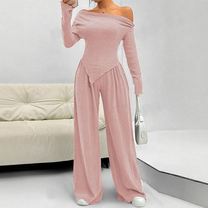 Dame tætsiddende jumpsuit med asymmetrisk udskæring og lange ærmer Skovae