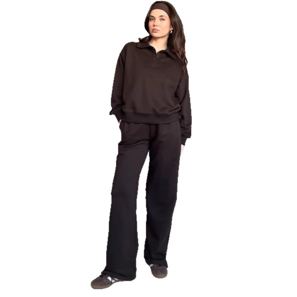 Kvinders loungewear dragt lavet af blødt fleece med polo krave og lige bukser Skovae