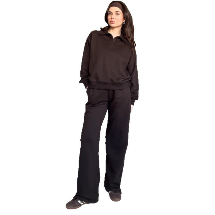 Kvinders loungewear dragt lavet af blødt fleece med polo krave og lige bukser Skovae