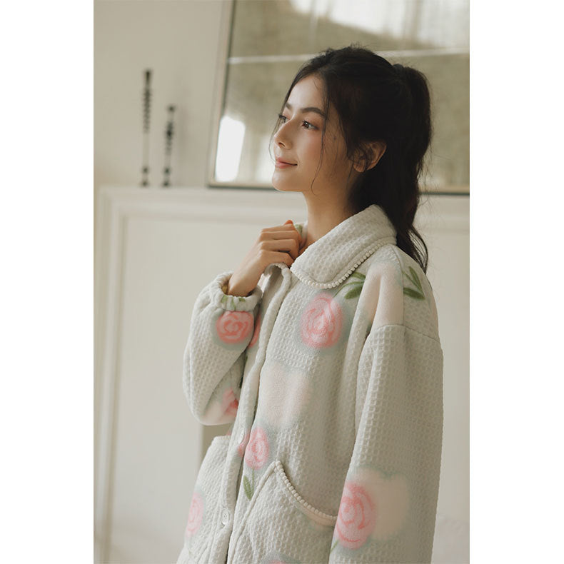 Dame Lækkert Fleece tæppe med blomstret design og praktiske lommer Stilla