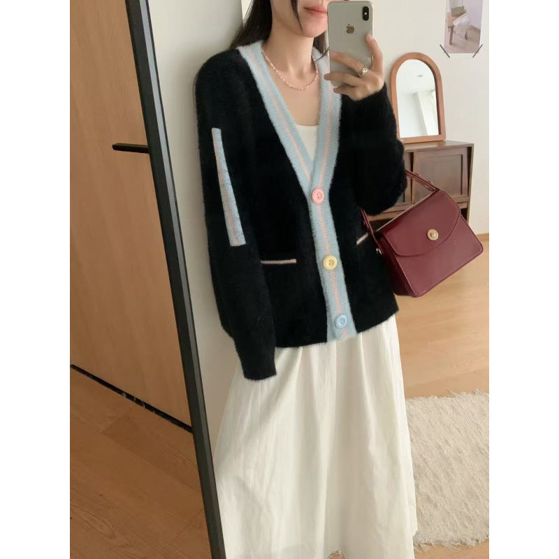 Kvinders hyggelige cardigan med farverige knapper og lommer