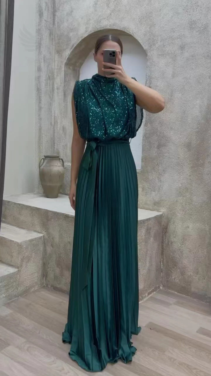 Kvinders maxikjole med glitrende top og elegant talje