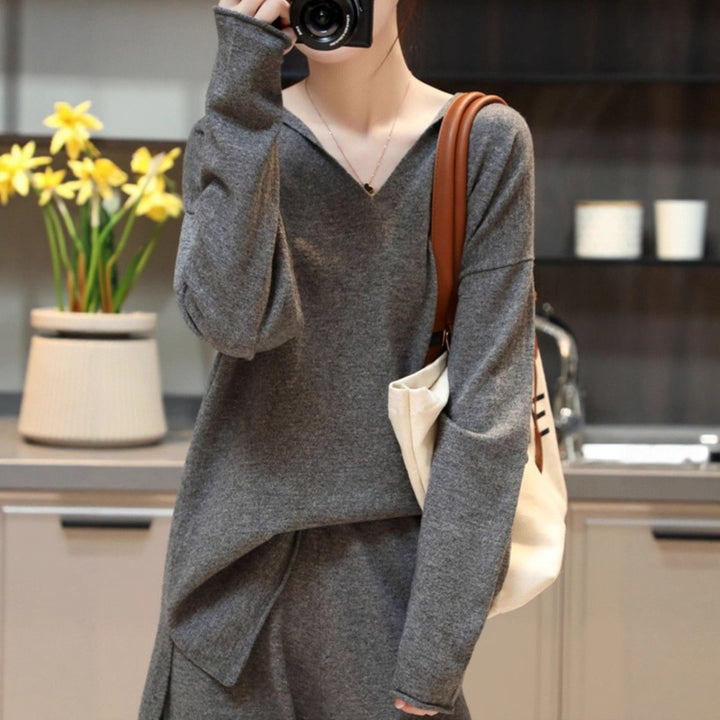 Kvinders V-hals sweater med blødt materiale og afslappet pasform Stilla