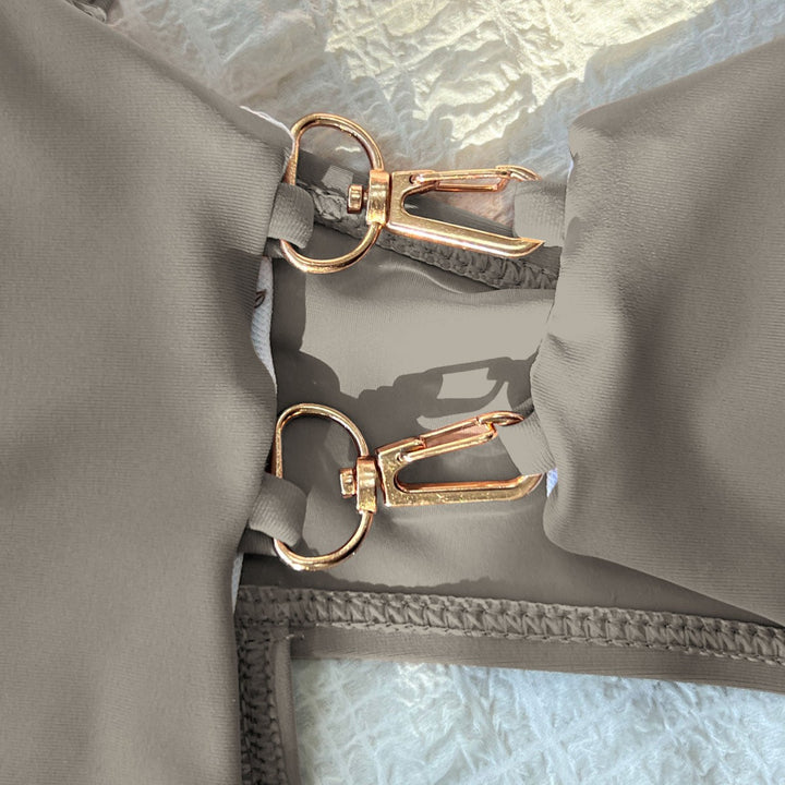 Dame badedragt med asymmetrisk cut-out og stilfuld ringdetalje Stilla