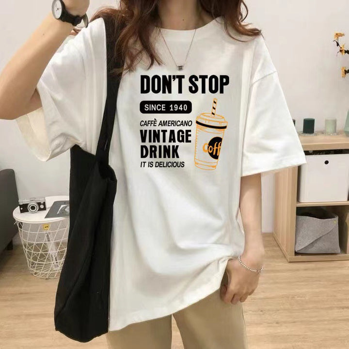 Dame T-shirt med nostalgisk kaffemotiv og behagelig oversized pasform Stilla