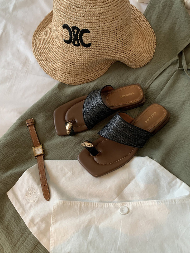 Femme Open-Toe Slide Sandaler med dekorativt rem-detalje Stilla