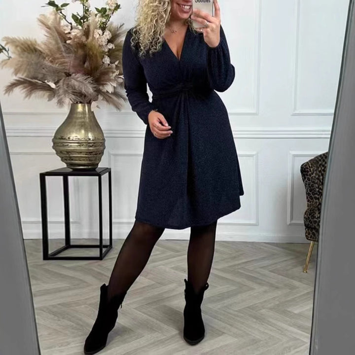Kvinders omslagskjole med elegante flæsedetaljer og skræddersyet pasform Stilla