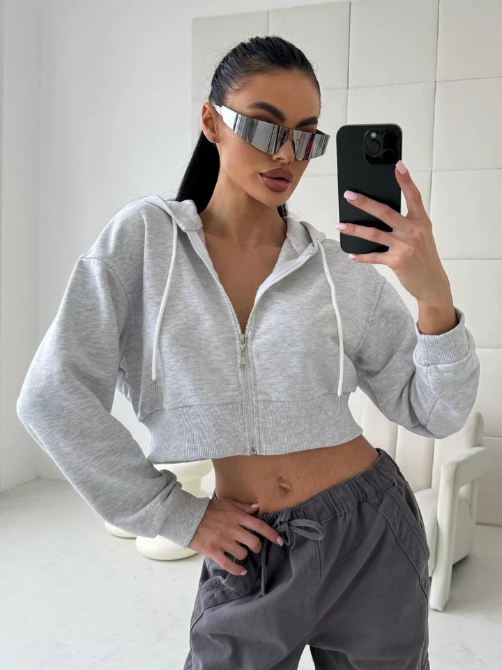 Kvinders cropped hoodie med lynlås og sidelommer Skovae