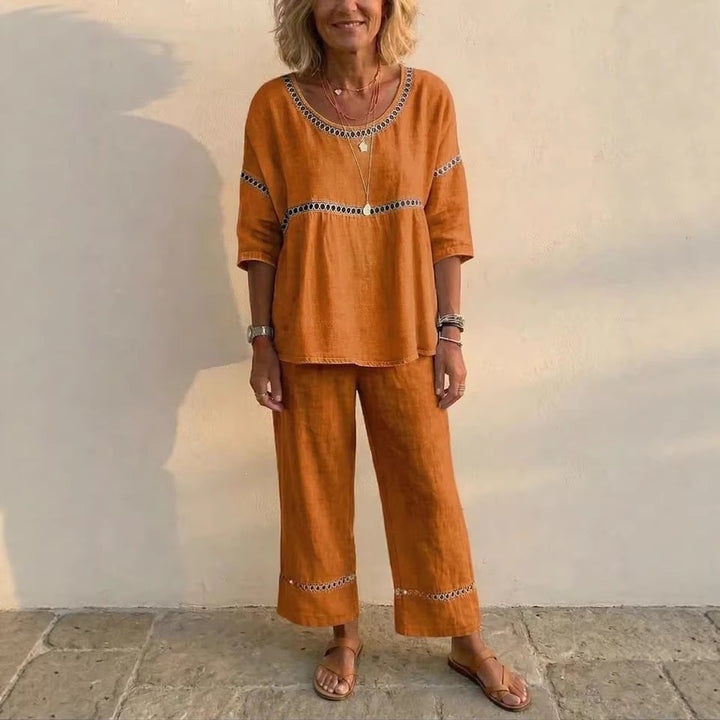 Kvinders komplette loungewear sæt lavet af linned med luftig pasform og blonde detaljer Skovae