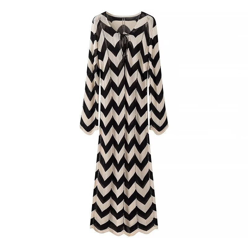 Dame strikkjole med trendy zigzag-mønster og elegant snøring Stilla