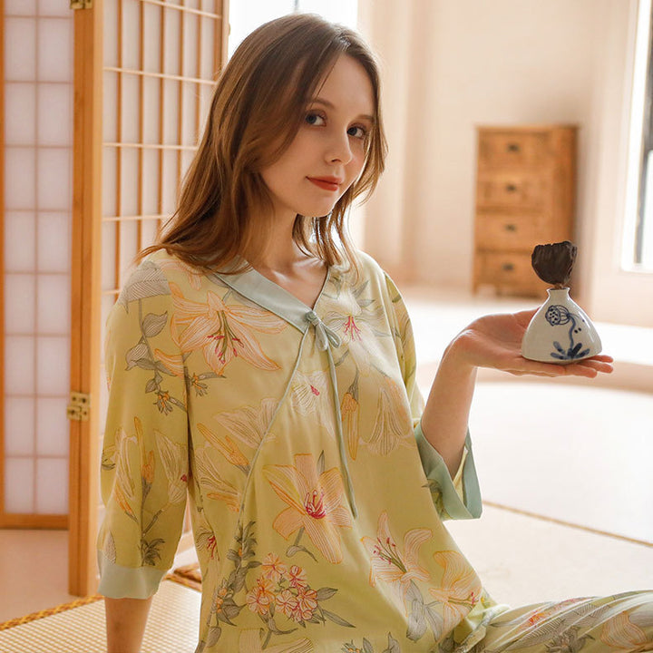 Dame Pyjama-sæt med blomsterdesign og elegant snit Stilla