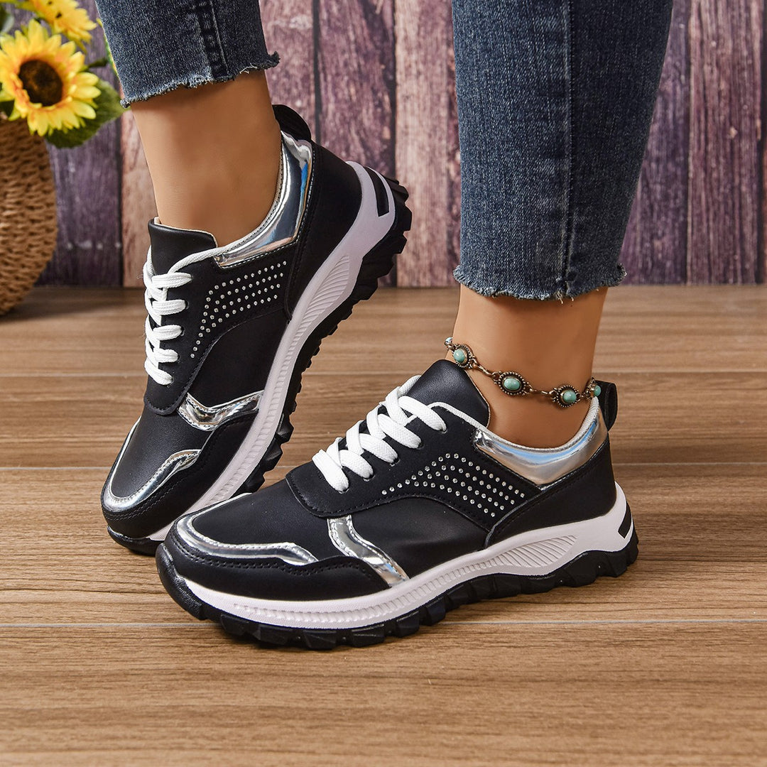 Dame Sporty Sneakers med moderigtigt metallic-detalje og åndbar overfladeteknologi Stilla