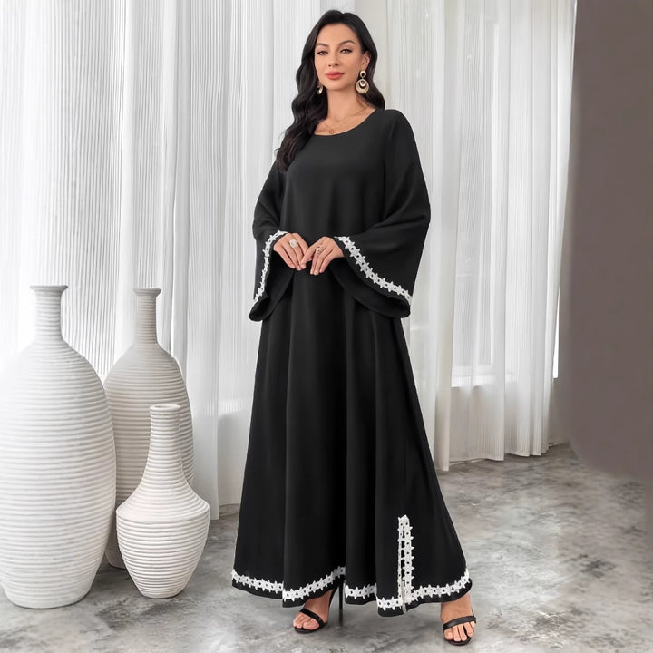Dame Maxikjole med vidde og elegant spidsbesætning Stilla