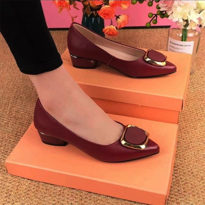 Dame elegante pumps med stilfulde smykkeelement Stilla
