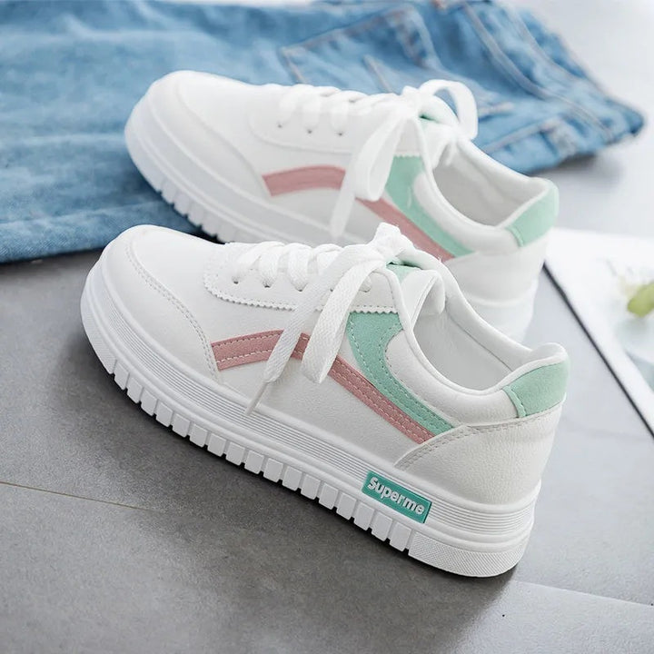 Dame mode Plateau-Sneakers med ergonomisk sål og stilfulde accentlinjer Stilla