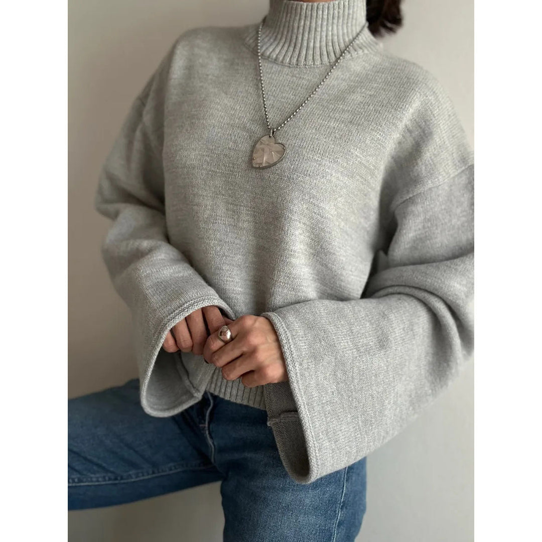Kvindernes chunky strikket sweater med stående krave og voluminøse ærmer Stilla