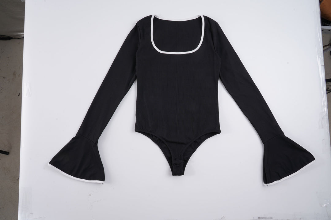 Dame bodystocking med lange ærmer og elegant flæsekant Skovae
