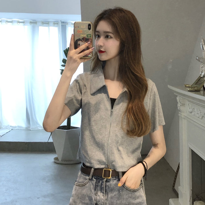 Femme Cropped Zip-Up Bluse med korte ærmer Stilla