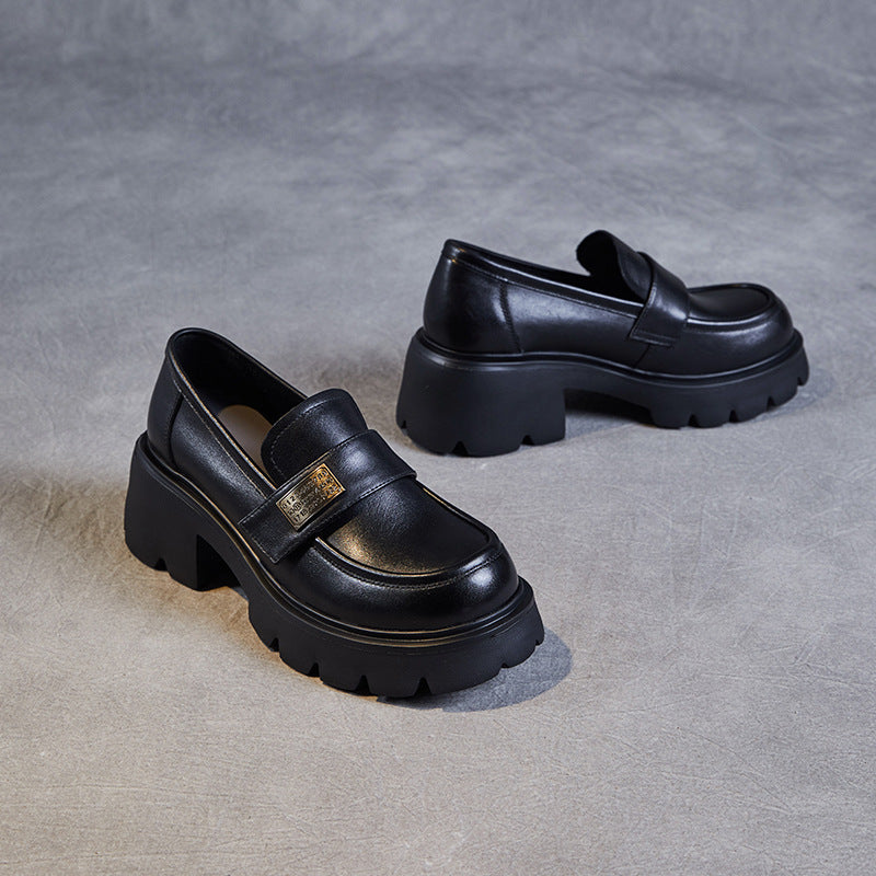 Dame Chunky Platform Slipper med stilfuldt rem-detalje Stilla