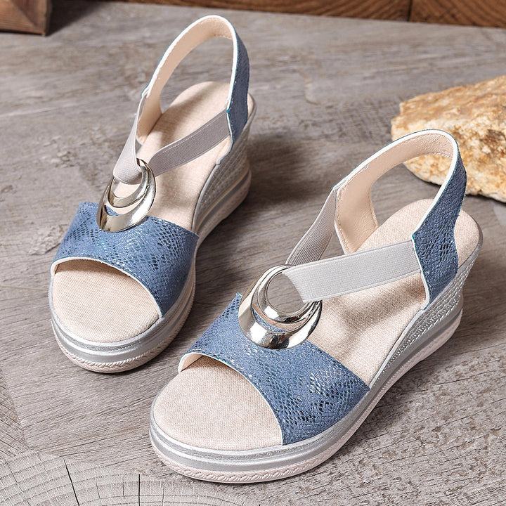 Dame Plateau-sandaler med moderne remdesign og komfortabel sål Stilla